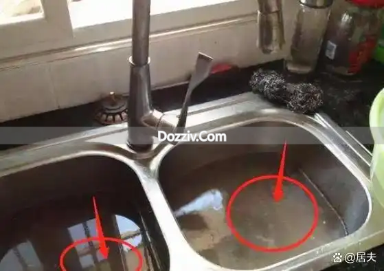 Techniques for unblocking sewers with dishwashing liquid and white vinegar