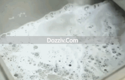 Techniques for unblocking sewers with dishwashing liquid and white vinegar